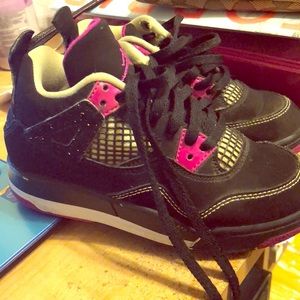 Jordan girls retro 4
